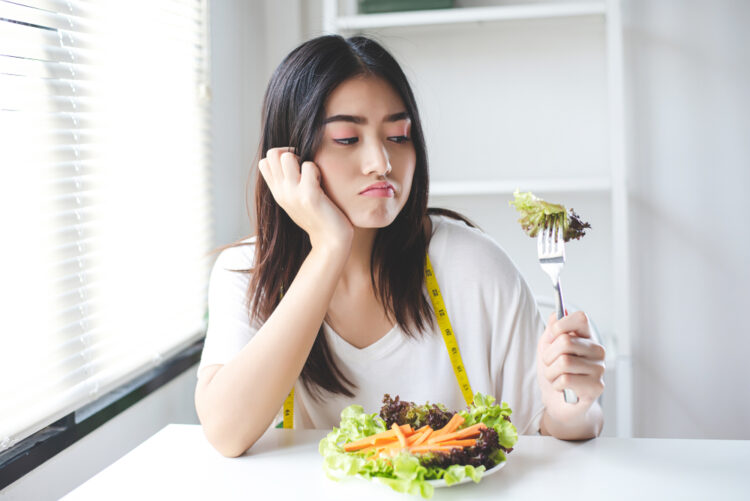 How many calories do teenagers need a day?